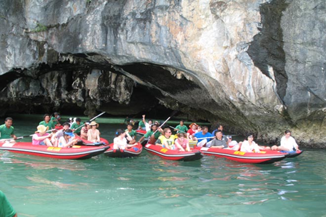 Hong Island by Sea Canoe